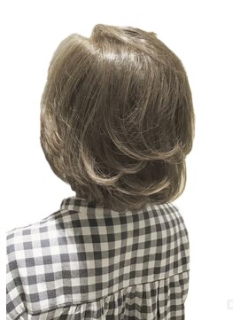 アルム(arum) ふんわり上品なレイヤーボブ