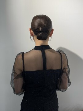 ビューズ(VIEWS) タイトシニヨンお呼ばれヘア飾りがいらないセット表参道駅