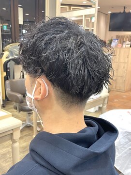 アルターリール(aL ter Rire) MEN’S HAIR/サーフカール/刈り上げセンターパート/中村