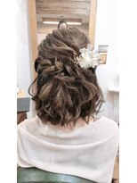 シーデン(C-den)&nbsp;ツイストでゴージャスハーフアップ×ドライフラワー