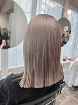 ストレータ バイ マリオ(Strata by mario)&nbsp;切りっぱなし×ホワイトグレージュ