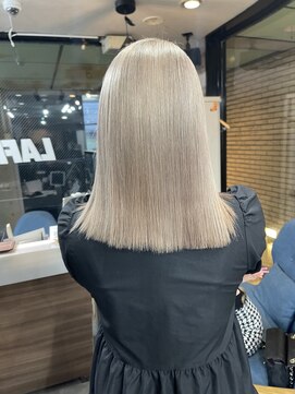 ラフ(LAFF) 【ブリーチ２回以上必須ホワイトカラー】