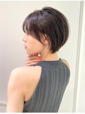 美シルエットの大人ショートヘア