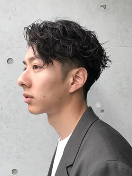 ラヴィズムバイフィフス(LUVISM by fifth) センターパートツイストスパイラルパーマ刈り上げメンズパーマ