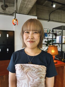 ニードジェリコ(NEED JERICHO) ボブウルフ切りっぱなしボブレイヤー顔まわりカット