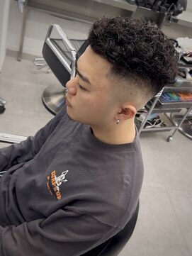 グルーマーズトウキョウ(GROOMER/S TOKYO) 神保町スペインカールブルーブラック刈り上げ韓国マッシュメンズ