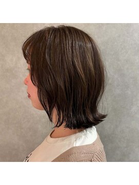 コム(KOMU) 切りっぱなしボブ