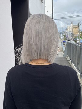 サロウィン 那覇店(SALOWIN) ホワイトグレージュ