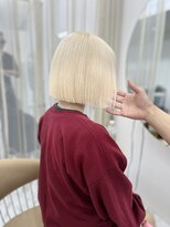 ナナ(NANA)&nbsp;ホワイト/ブロンド/ブリーチ/カラー/ボブカット