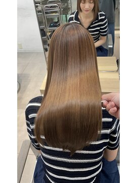 エラ(Ella) 明るめベージュで叶える美髪矯正