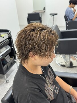 ブライト(BRIGHT) ツイストスパイラルパーマセンターパートウルフ