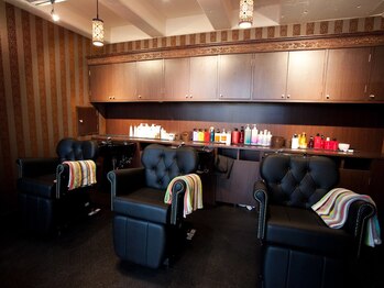 リコット 武庫之荘店(Ricott)の写真/綺麗な髪は頭皮から＊広々とした上品な空間で、髪も心もリラックスできる極上のサロンタイムをお届け♪