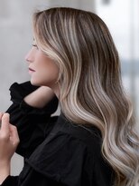 エーヴ&nbsp;大人レイヤー大きめカール 【ミルクティーブロンドハイライト】