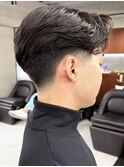 刈り上げセンターパートテーパーフェードカットニュアンスパーマ