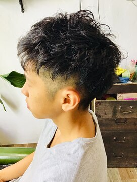 マジカルヘッズ(Magical Heads) ツーブロックカールスタイル