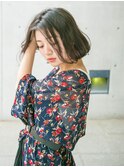耳かけ黒髪ミディアムボブ