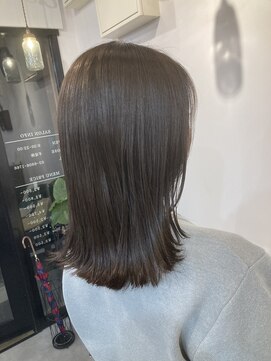 レイリー(LAiLy) 重め切りっぱなし　冬の透明感グレージュ