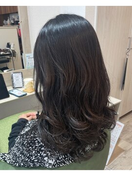 ピアリ オカモト(Peri okamoto) 癖はしっかり抑えて、はずむカールで楽ちん