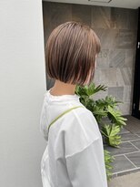 メゾン アヴァロ(Maison Avallo)&nbsp;春に向けてカーキグレージュの切りっぱなしボブ
