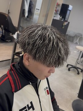 イーラ アメ村店(era) メンズパーマホワイトメッシュ縦落ちツイスパ