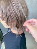 テトヘアー(teto hair) ウルフカット、ミルクティーベージュ、ブリーチカラー