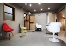 ジュゲム(樹下夢)の雰囲気（ミッドセンチュリーなテイストで少しおしゃれ感を出してみました）