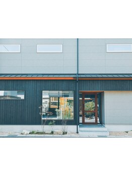 【ケアメニュー特化】髪の毛1本1本まで労わる『YOHAKU』髪本来の“素髪の美さまで追求”したstyleに圧巻!