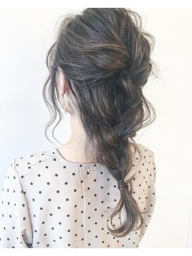 リアン(Lien) ふんわり緩めの網下ろしヘアアレンジ