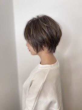 アース 天満橋店(HAIR & MAKE EARTH) 春◎小顔見せ！白髪ぼかしショート×ひし形シルエット