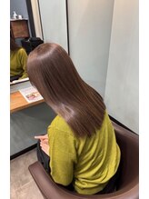 ダメージレス×透明感。大人女性のための「上品なデザインカラー」で、いつものスタイルに彩りを。
