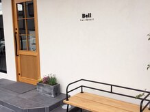 ベル ヘアーアンドネイル(Bell hair&nail)の雰囲気（木材の温かみが感じられる外観。こだわりのベンチが目印♪）