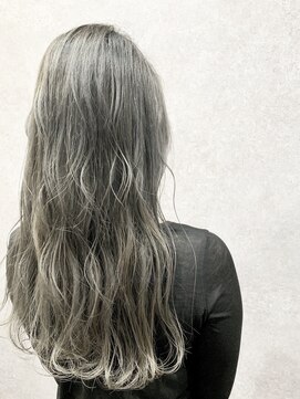 セブン ヘア ワークス(Seven Hair Works) ［セブンヘア］ブリーチ3回グレー系カラー