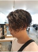 ツイストスパイラルパーマツーブロックセンターパートメンズヘア