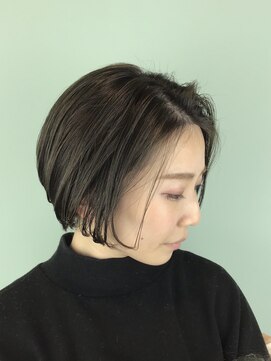 トレパルッキエーレ(tre parrucchiere) ［-tre-］ショートボブ×暗めアッシュ