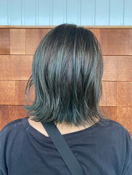 アンチ ブーン(ANTI boon) 個性溢れるターコイズグリーン