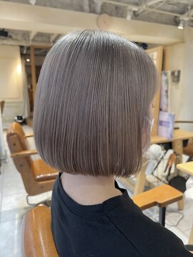 ラボヌール ヘアー エクラ(La Bonheur hair eclat) ホワイトグレージュ×パツっとボブ