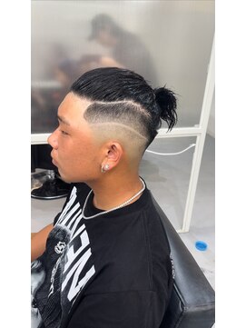 ヘアデザイン ゴドバン(Hair Design Gdobant) スキンフェードマンバン