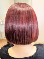 オラ ボーテ(Aura Beaute)&nbsp;ハイライトハイトーンレッド切りっぱなしボブ