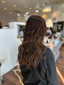 ヘアーワークス ボナ(HAIR WORKS bona.) 上品な色気が溢れるウェーブロング/ブラウン/コテ巻き