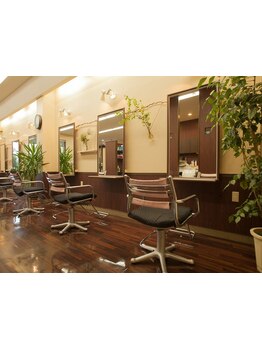 初めての方でも緊張せずに通える♪気さくなスタッフの人柄と居心地の良い空間でリピーター多数◎