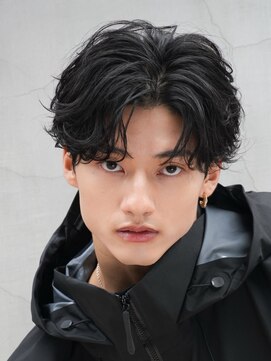 フィフス(fifth) センターパートフェザーパーマ黒髪韓国ヘア毛流れゆるめ原宿20代