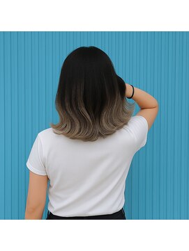 アン ブリーチ(UN BLEACH) グラデーションカラー＆髪質改善Tr【三宅】