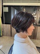 ビハインドザカーテン(BEHIND THE CURTAIN)&nbsp;くせ毛を活かしたレイヤーショート×白髪ぼかしカラー