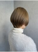 大人可愛いベージュカラー丸みショートボブ美シルエット