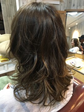 グットゥ ヘアアンドスペース(goutte hair&space) 立体感外国人風カラー