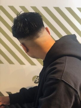 バーバーバー アカバネ(BARBER-BAR AKABANE) フェードカットスタイル【BARBER-BAR】