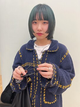 ユー(yew) グリーンカラーとステップカット