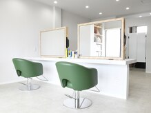クオン(Kuon)の雰囲気（ゆったりくつろげる様に白基調でcafeっぽさを演出してます♪）