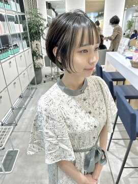 ステア ケース(stair case) 大人かわいいインナーカラー耳かけショートボブ