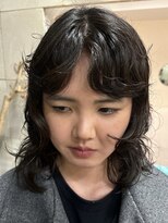 オーオ シカシカ(OOO YY)&nbsp;顔周りカットで垢抜けるミディアムレイヤーパーマ